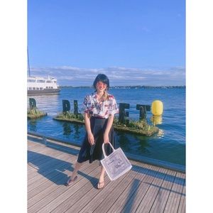 Meet your Posher, Hu